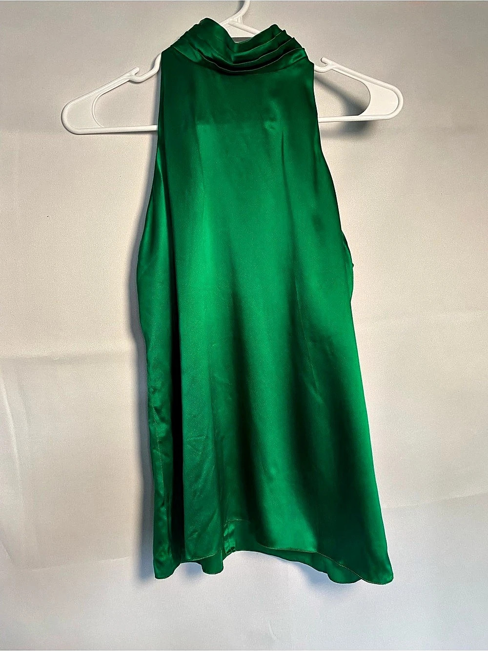 Liz Claiborne Silk Halter in Green Size 6 Like New